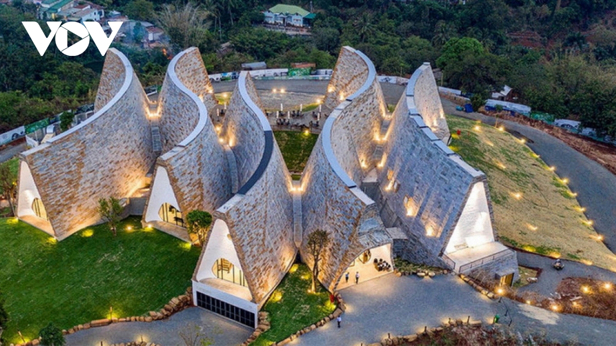Discovering unique world coffee museum in Dak Lak